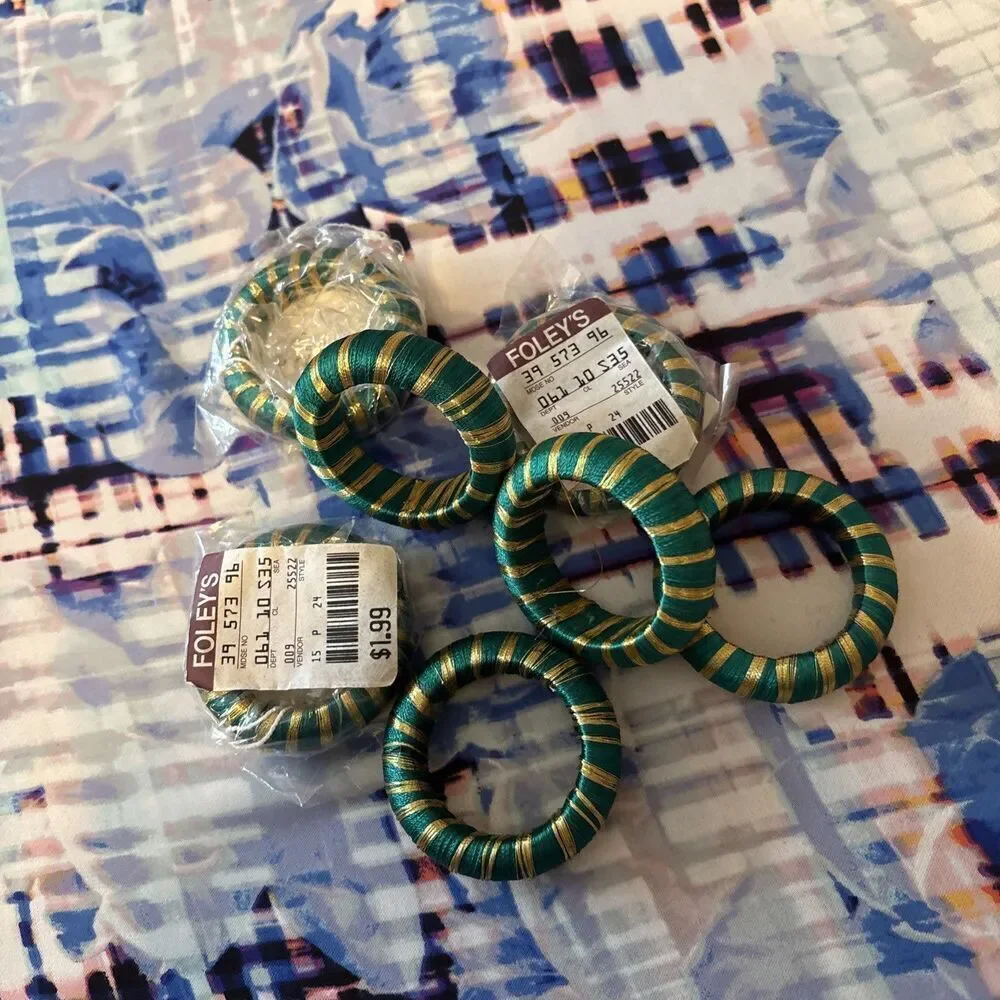 New Foleys Set‎ Of 7 Napkin Rings Green & Gold Thread Design